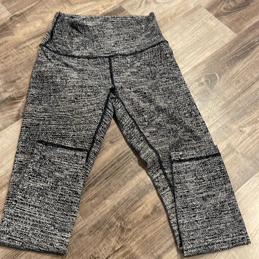 Lululemon leggings size 6